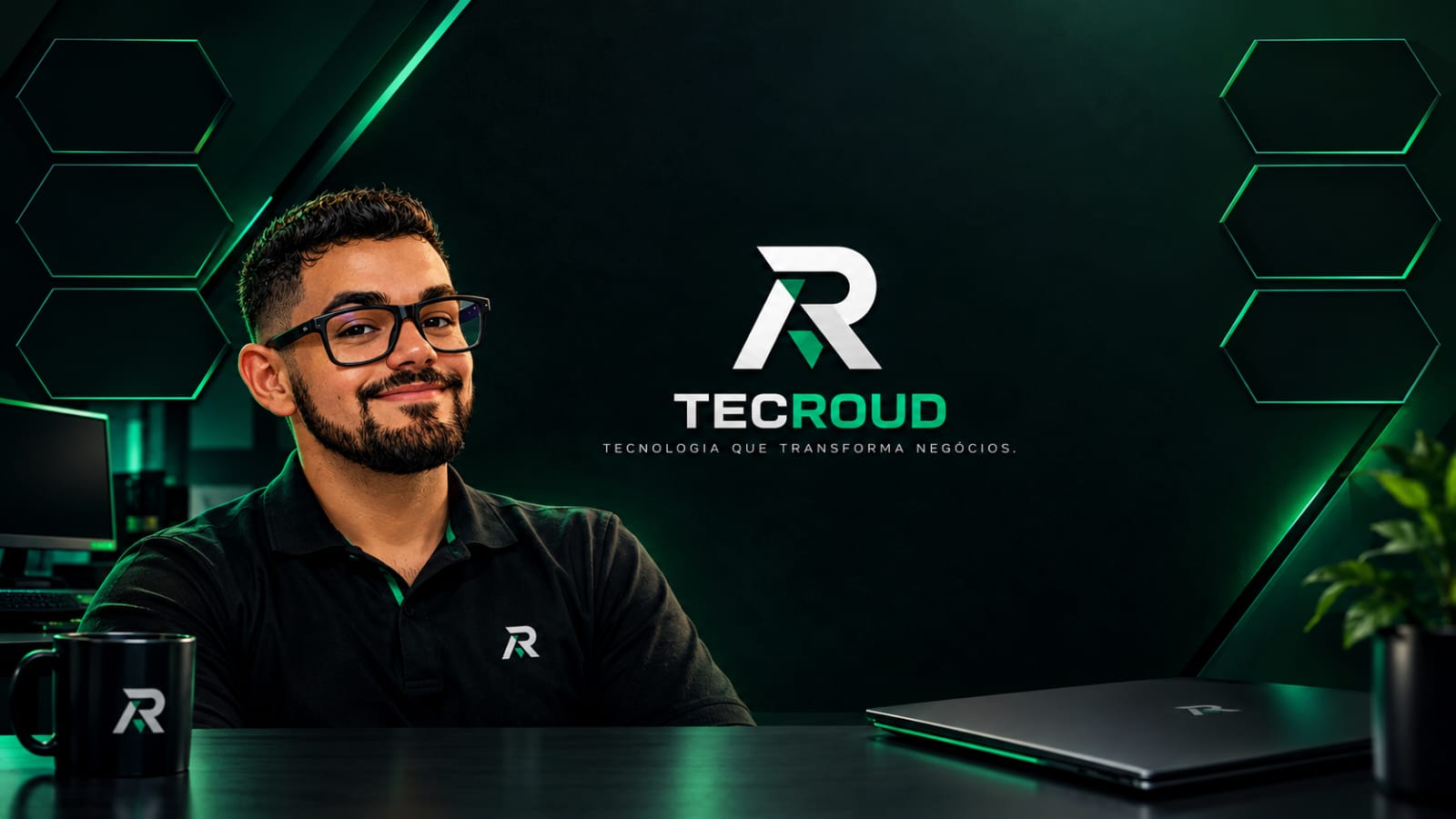 Profissional da TECROUD no escritório